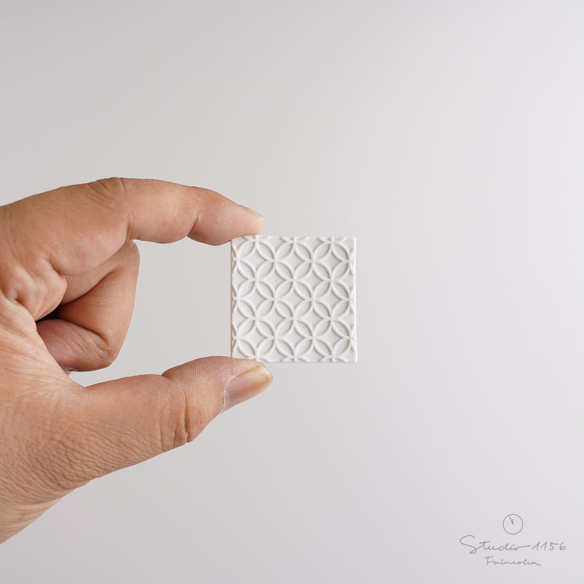 有田焼 吉祥文様彫 箸置き 唐焼 4cm Kajiken Studio1156