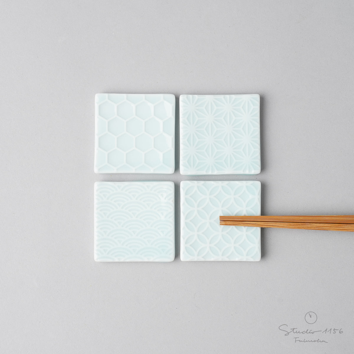 有田焼 吉祥文様彫 箸置き 青白磁 4cm Kajiken Studio1156