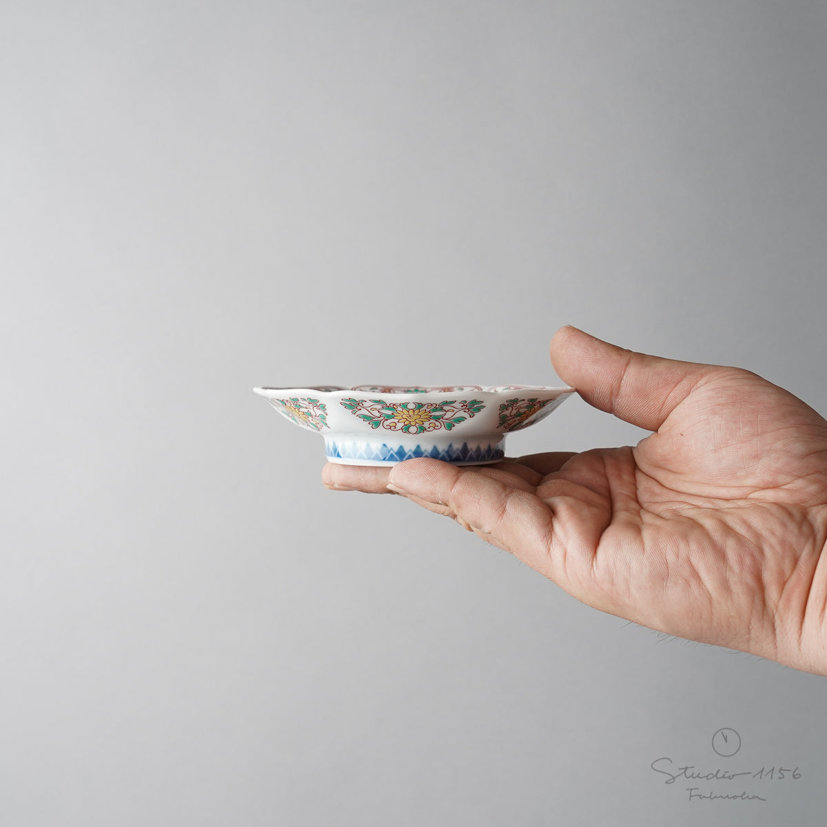 有田焼 色鍋島麻の葉地紋 桔梗縁小皿 11.5cm Kisen Studio1156