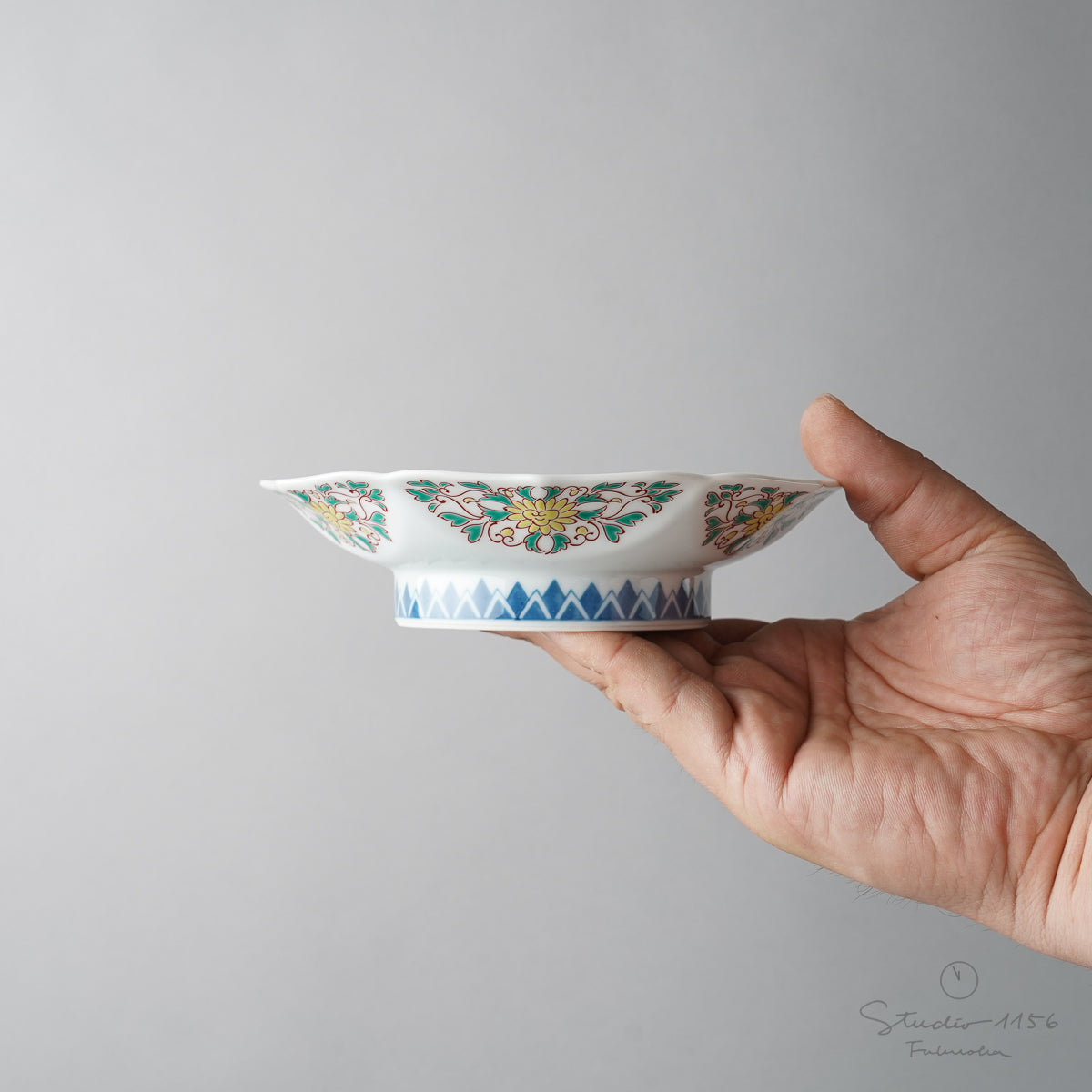 有田焼 色鍋島麻の葉地紋 桔梗縁 銘々皿 15.5cm Kisen Studio1156