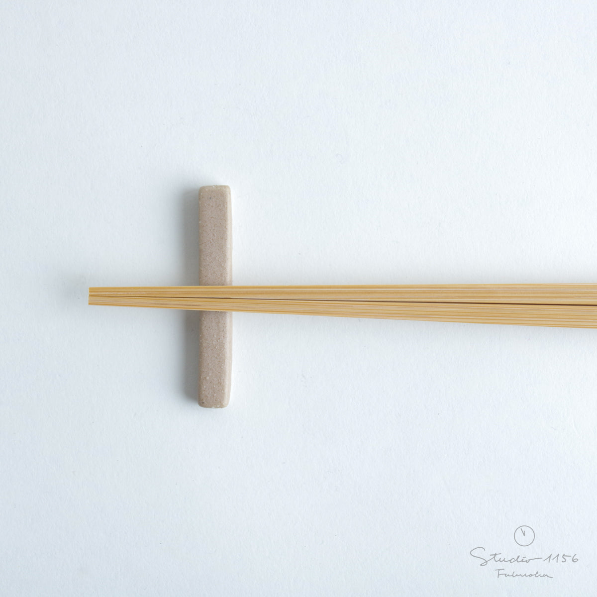 波佐見焼 JIYUシリーズ 箸置き 6cm 亜麻(あま) nucca Studio1156