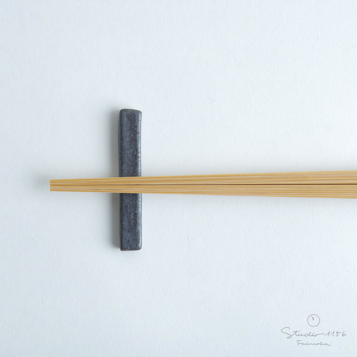 波佐見焼 JIYUシリーズ 箸置き 6cm 濡羽(ぬれば) nucca Studio1156