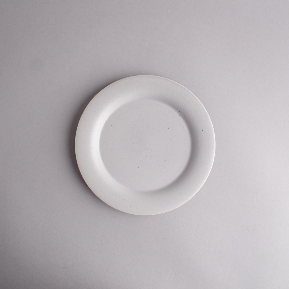 波佐見焼 JIYUシリーズ リムプレート(M) 19cm 銀鼠(ぎんねず) nucca Studio1156