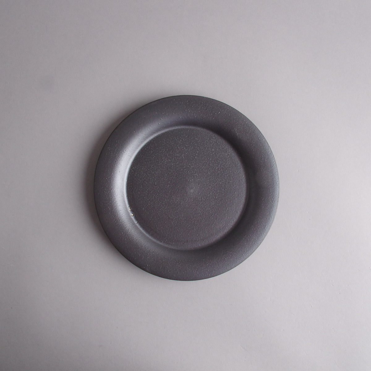 波佐見焼 JIYUシリーズ リムプレート(M) 19cm 濡羽(ぬれば) nucca Studio1156