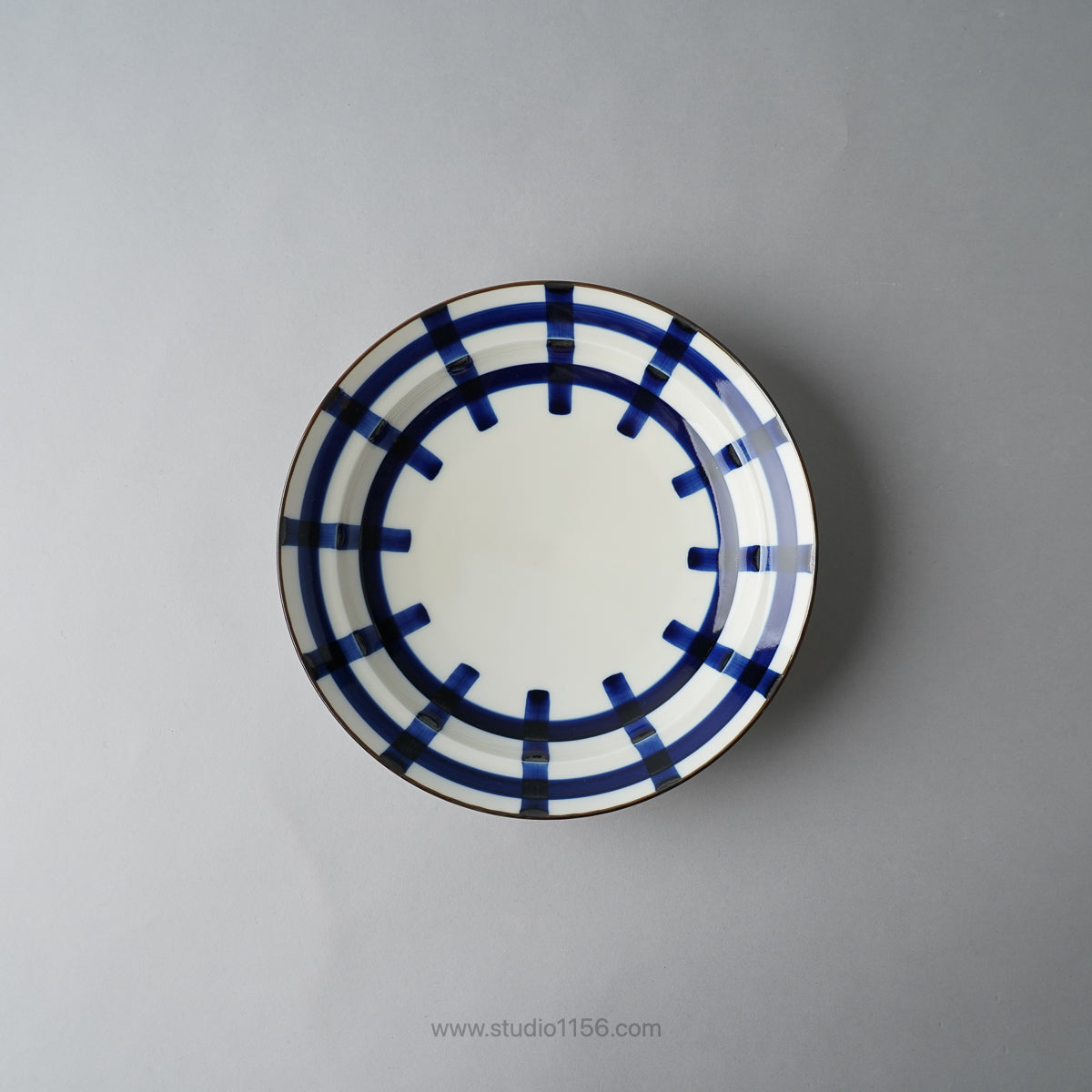 波佐見焼 焦がし呉須 六寸皿 中皿 20cm 格子 natural69 Studio1156