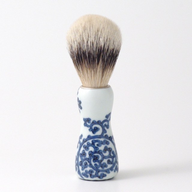 オリジナル商品 染付間取唐草 シェービング筆 13.4cm QUSAVI Studio1156