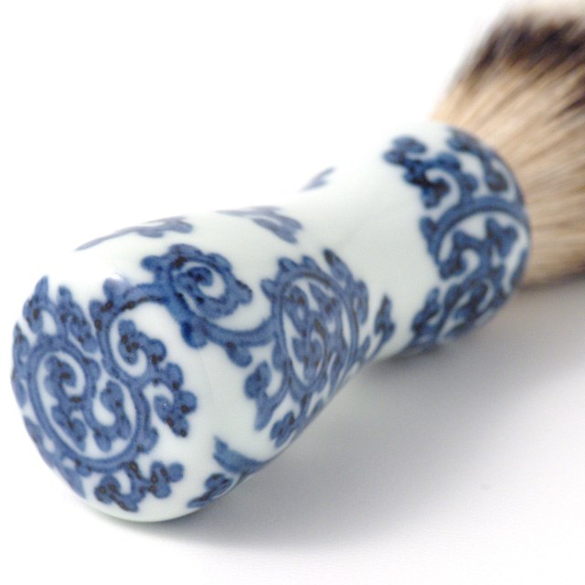 オリジナル商品 染付間取唐草 シェービング筆 13.4cm QUSAVI Studio1156