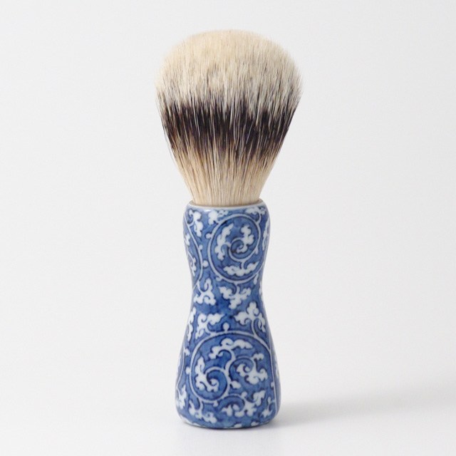 オリジナル商品 染付逆唐草 シェービング筆 13.4cm QUSAVI Studio1156