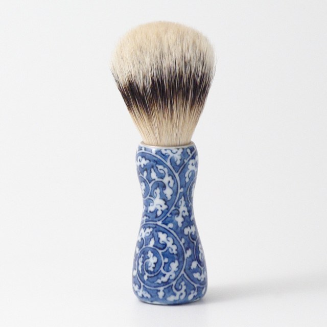オリジナル商品 染付逆唐草 シェービング筆 13.4cm QUSAVI Studio1156