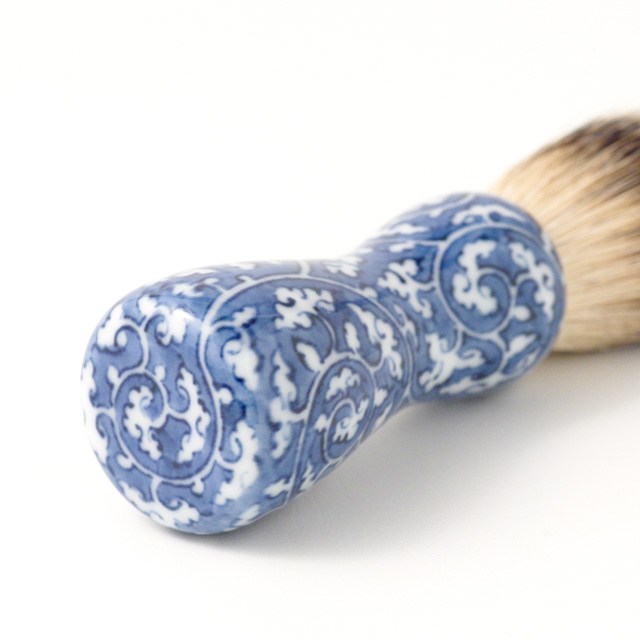 オリジナル商品 染付逆唐草 シェービング筆 13.4cm QUSAVI Studio1156