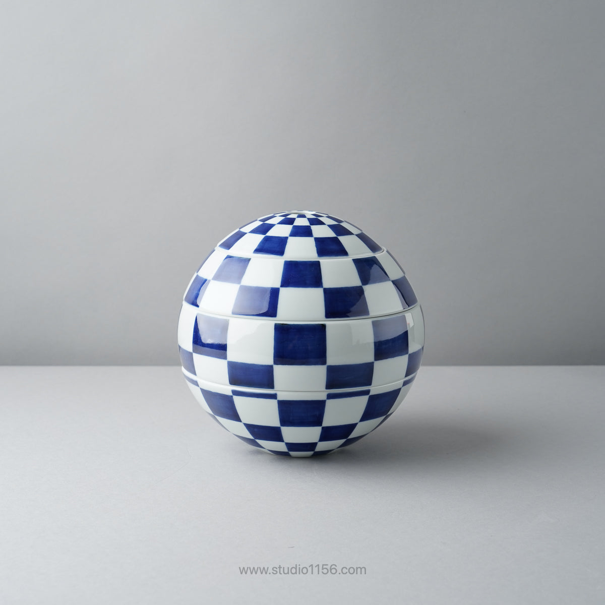 有田焼 珠型三段重 お重箱 16cm 市松紋 Riso Studio1156