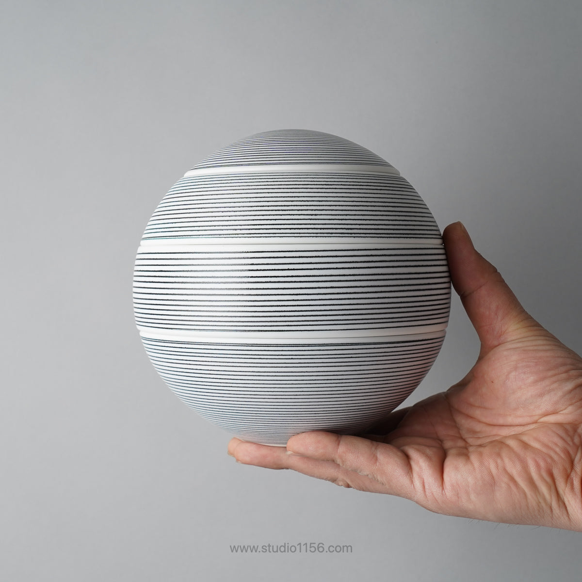 有田焼 珠型三段重 お重箱 16cm Riso Studio1156