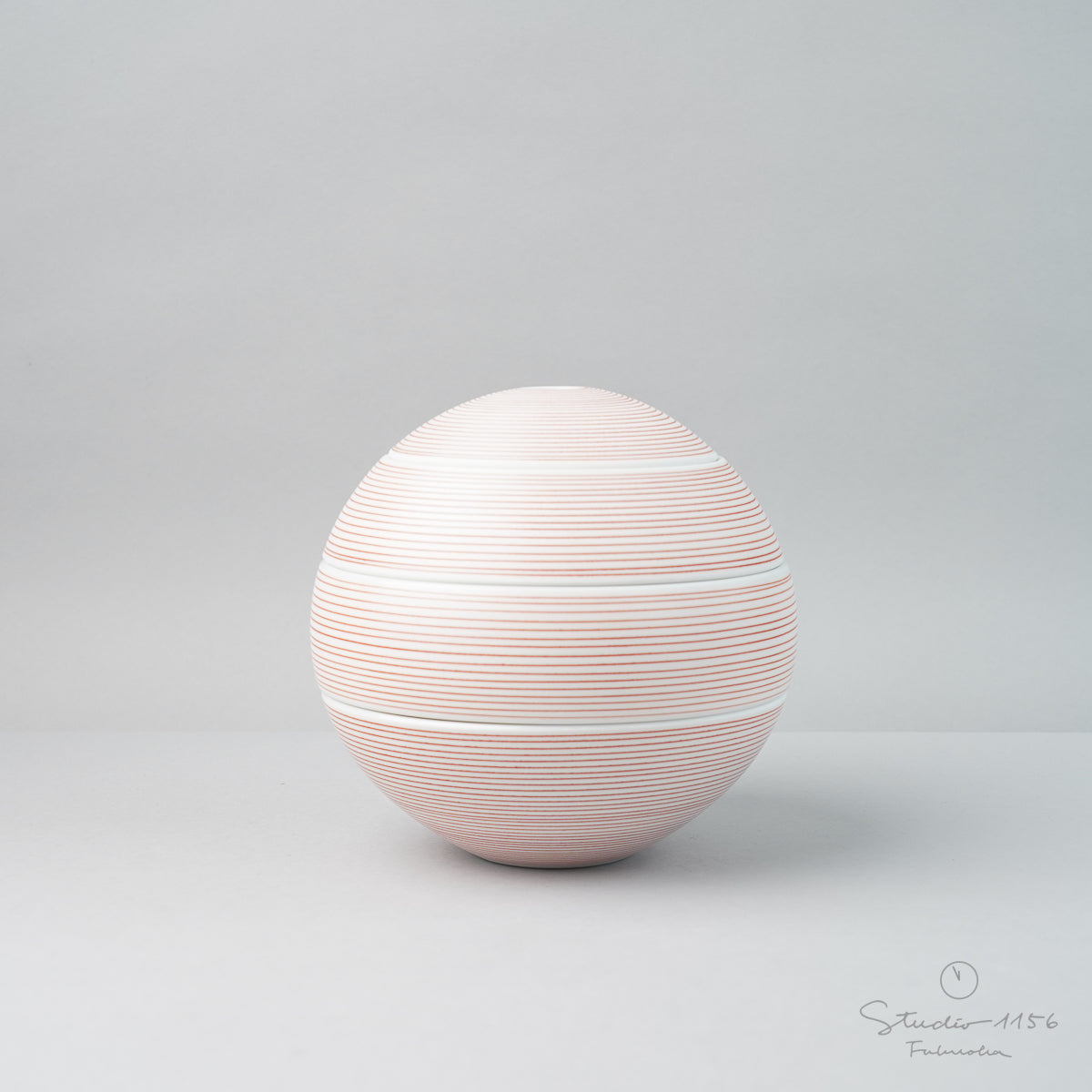 有田焼 珠型三段重 お重箱 16cm 赤象嵌 Riso Studio1156