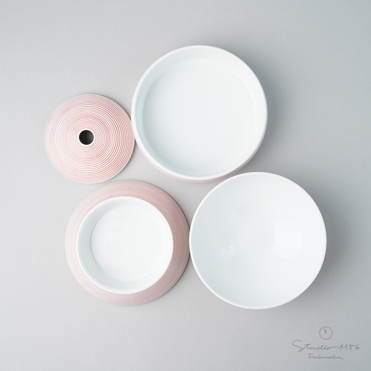 有田焼 珠型三段重 お重箱 16cm Riso Studio1156