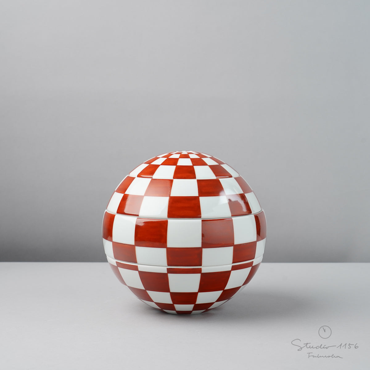 有田焼 珠型三段重 お重箱 16cm 赤市松紋 Riso Studio1156