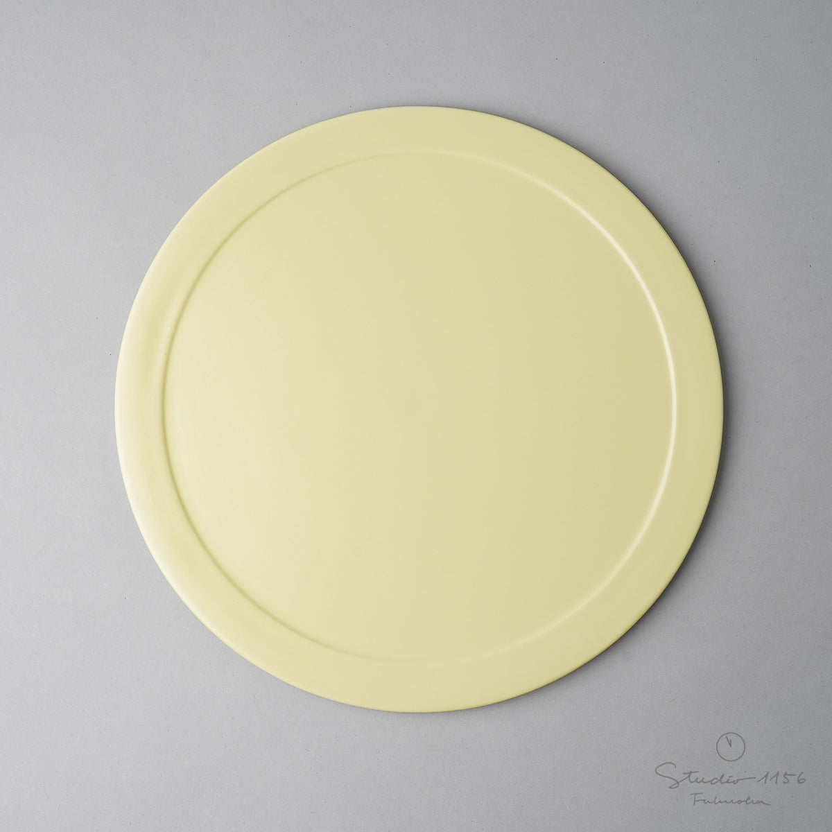 波佐見焼 フラットプレート w/ Rim 25.5cm AHJ イエローマット ARITA HASAMI JAPAN Studio1156