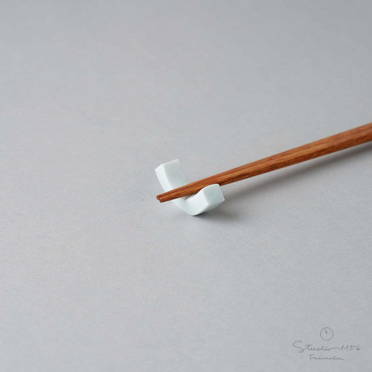有田焼 反り型箸置き(S) 3.4cm 青白磁 Seitoen Studio1156