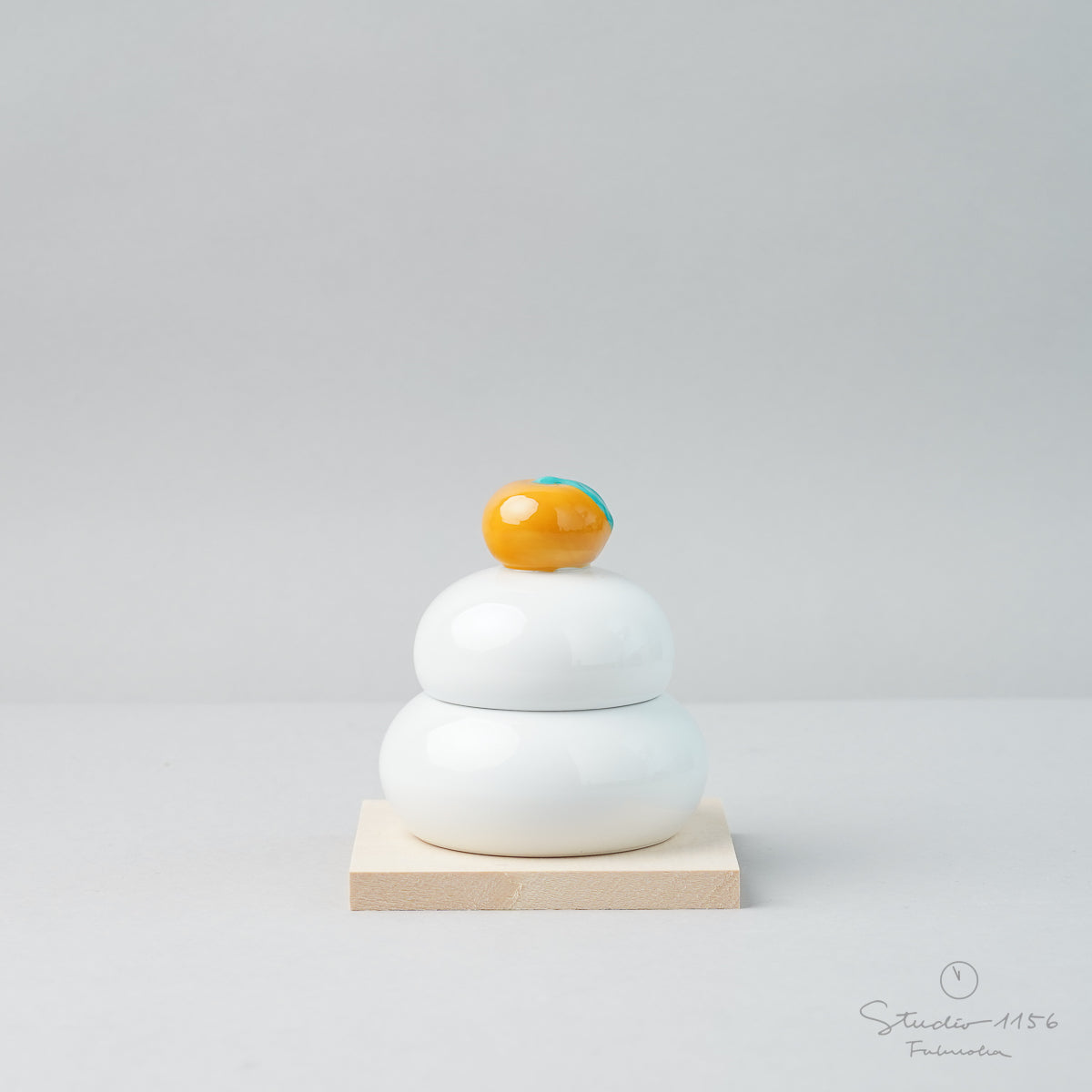 伊万里焼 鏡餅 8cm [オリジナル木台付] 橙 Seizan Studio1156