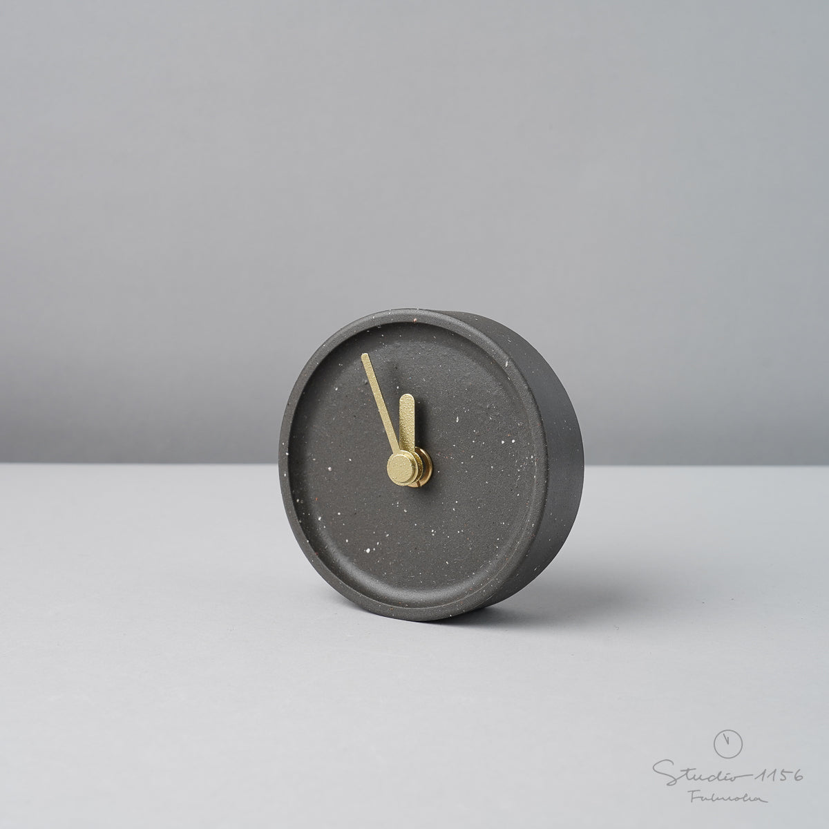 美濃焼 colon:antique 陶器時計 置き時計 電池付 すみ(black) SUGY Studio1156