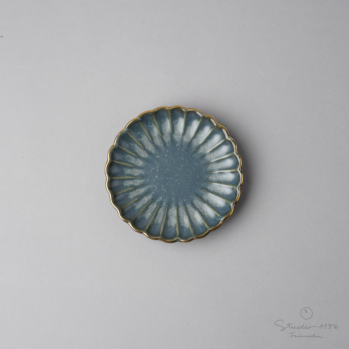 有田焼 菊型小皿 豆皿 9.5cm 老竹渕金 Touetsu Studio1156