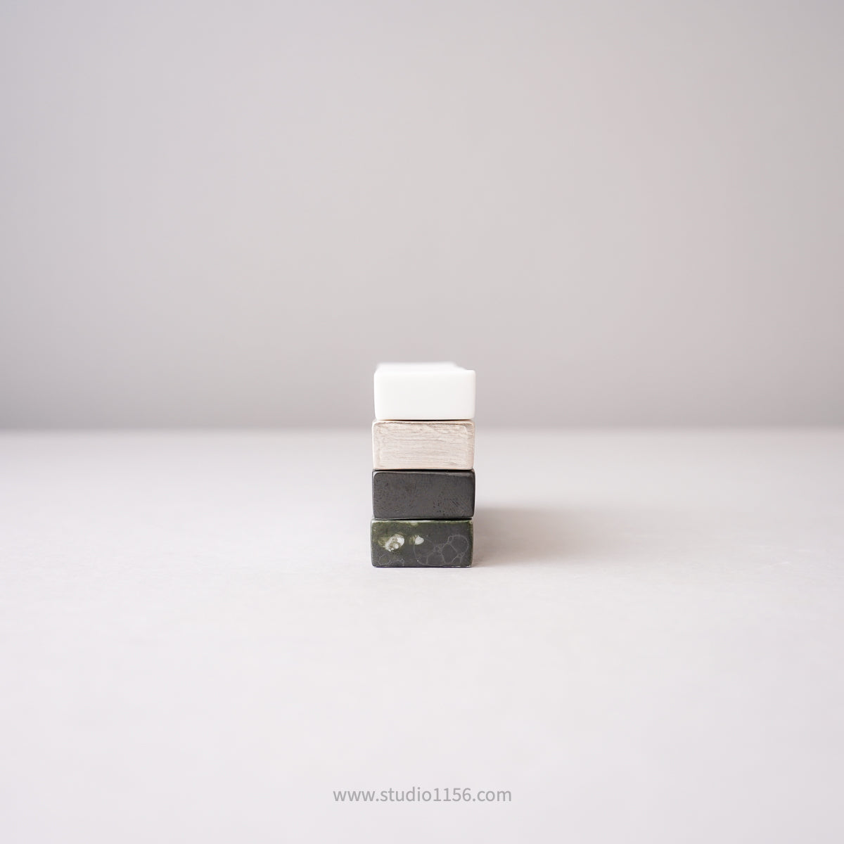 有田焼 エッグシェル 硯石カトラリーレスト 10cm Yamahei Studio1156