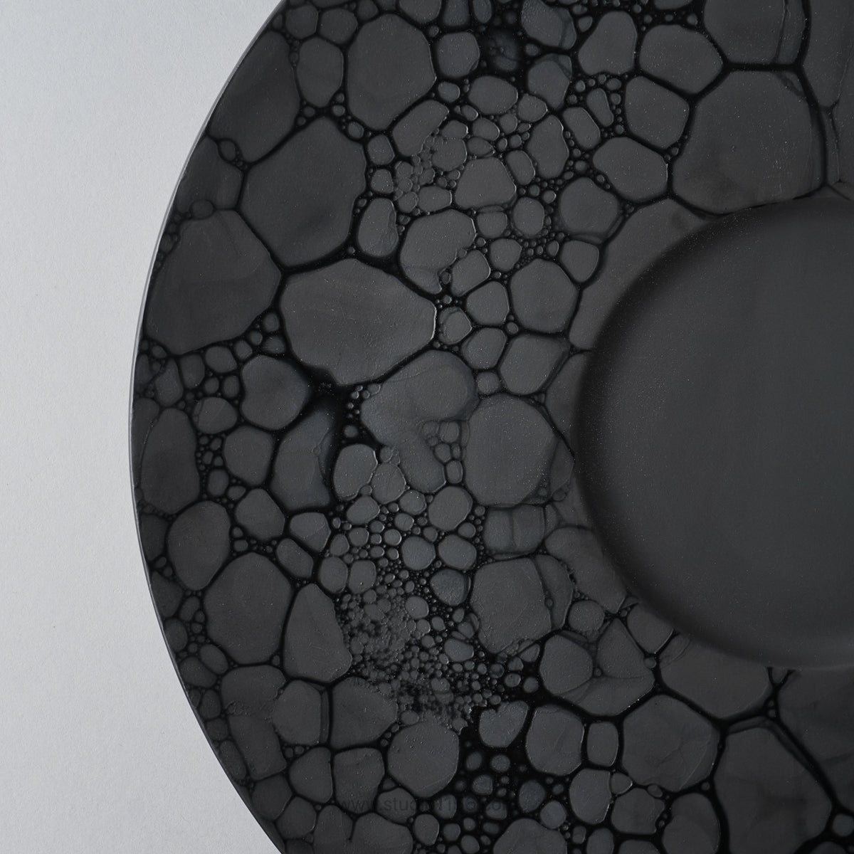 有田焼 泡シリーズ ワイドリムプレート 30cm 黒泡黒 Yamahei Studio1156