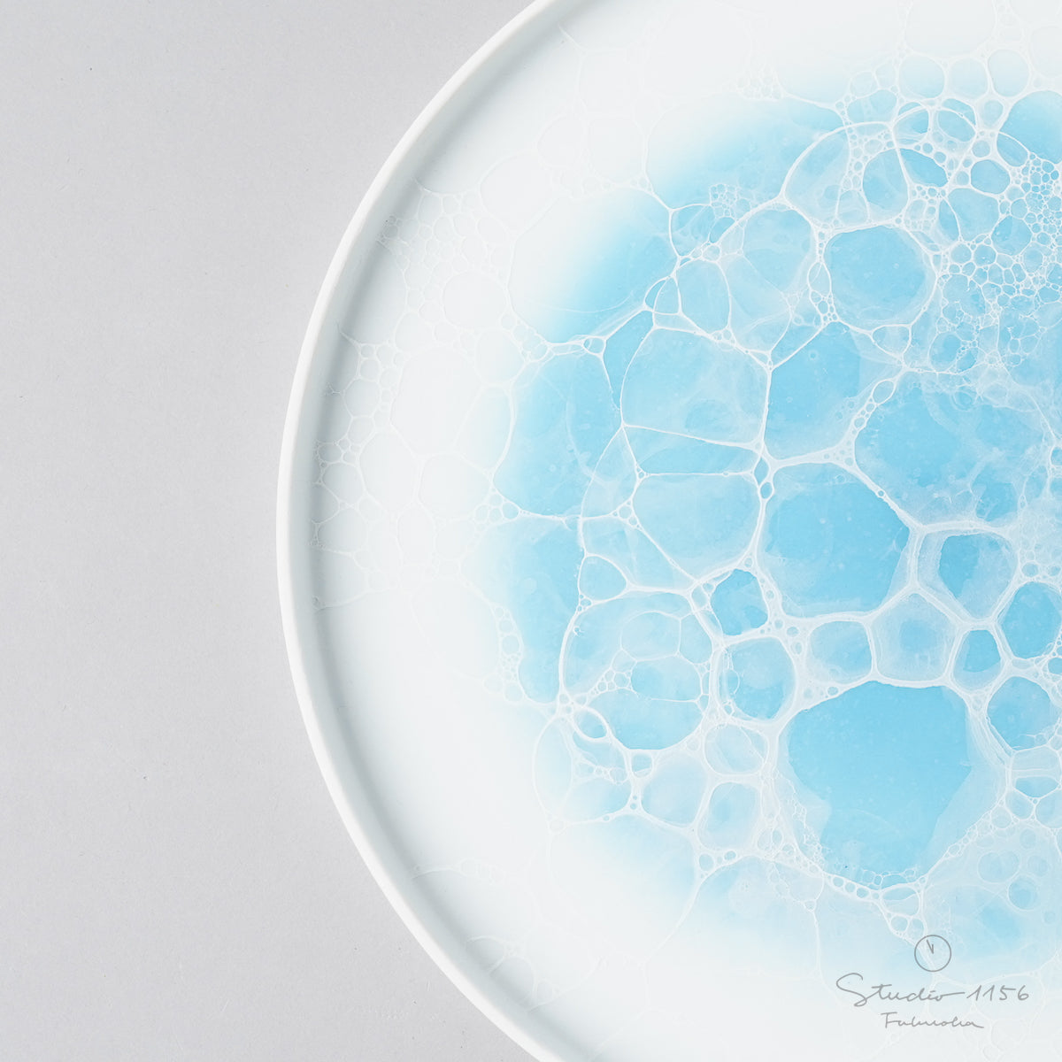 有田焼 フラットプレート w/ Straight-rim 22cm 白泡白(ブルー) Yamahei Studio1156