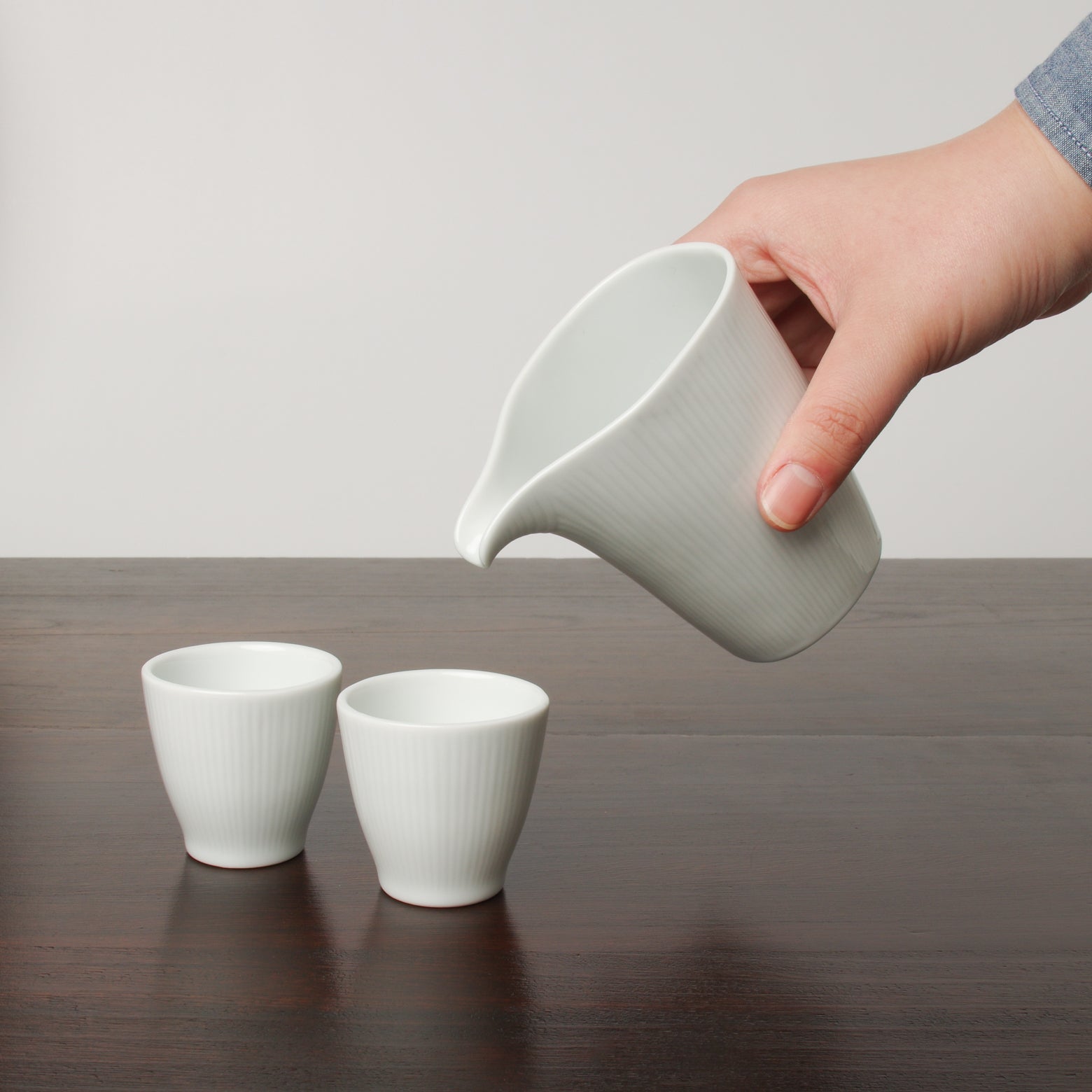 有田焼 白磁線彫 片口注器(大) 230ml Kouraku Studio1156