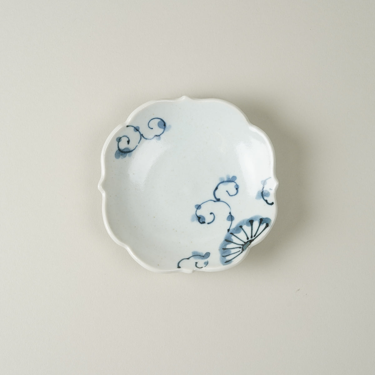 有田焼 岡晋吾監修 染付 四稜小皿 10.5cm [3 Patterns] 菊絵 ARITA PORCELAIN LAB Studio1156