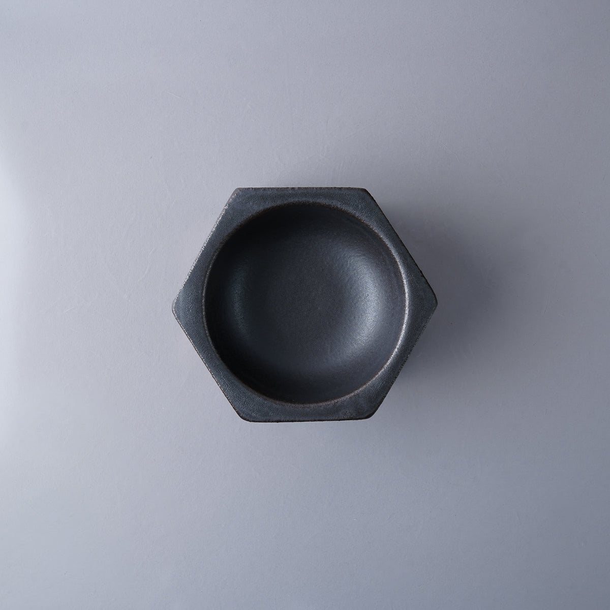 有田焼 黒土錆黒 六角ボウル 11.5cm/100ml [オーブン直火対応] 安楽窯