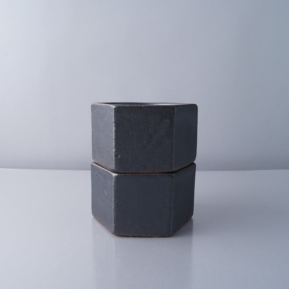 有田焼 有田焼 黒土錆黒 六角ボウル 11.5cm/100ml [オーブン直火対応] 安楽窯