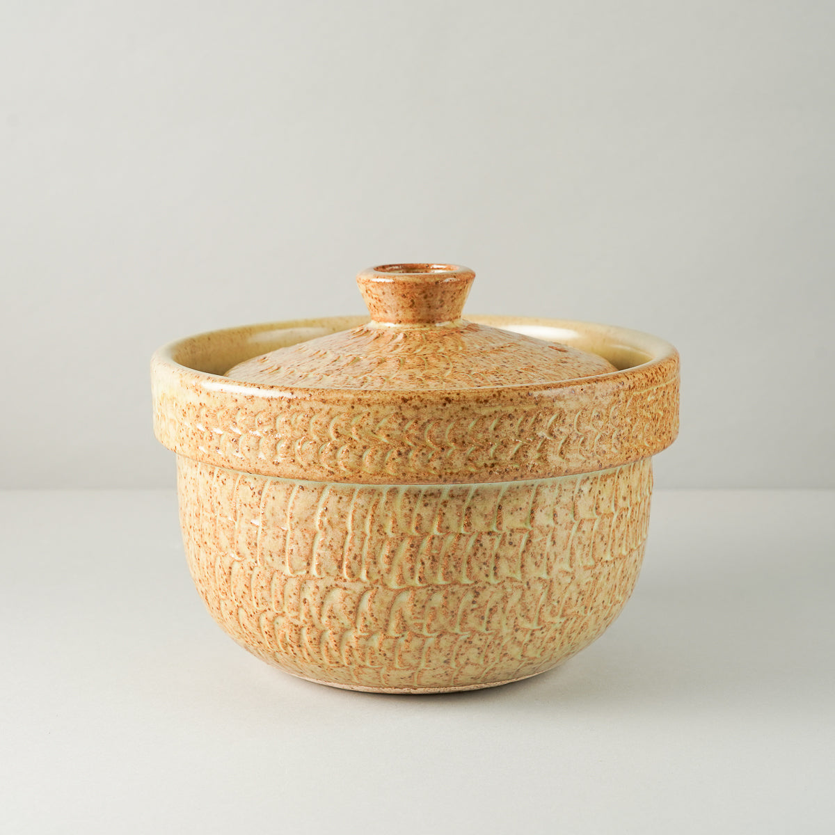 有田焼 飛び鉋彫 ご飯土鍋 三合炊 [オーブン直火対応] 薄茶 Anraku Studio1156