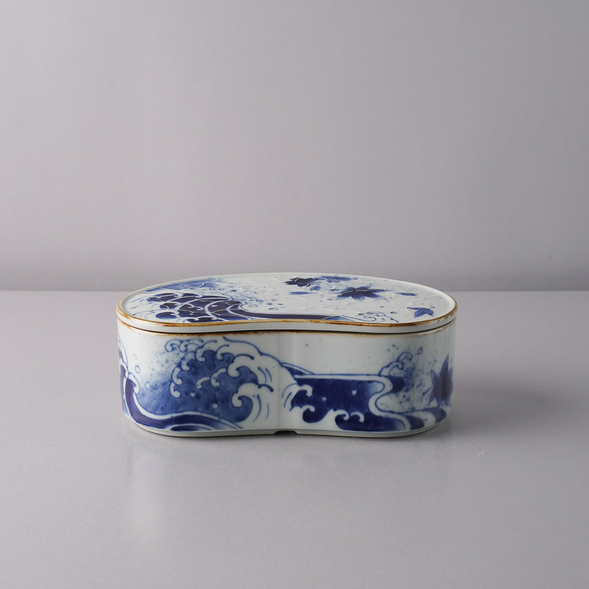 有田焼 染付 波濃春秋紋 繭型蓋物(ふたもの) 20cm Fukusen Studio1156