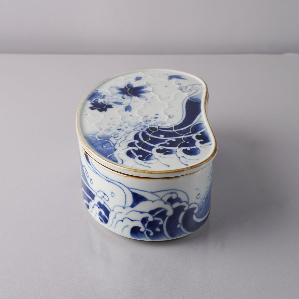 有田焼 染付 波濃春秋紋 繭型蓋物(ふたもの) 20cm Fukusen Studio1156