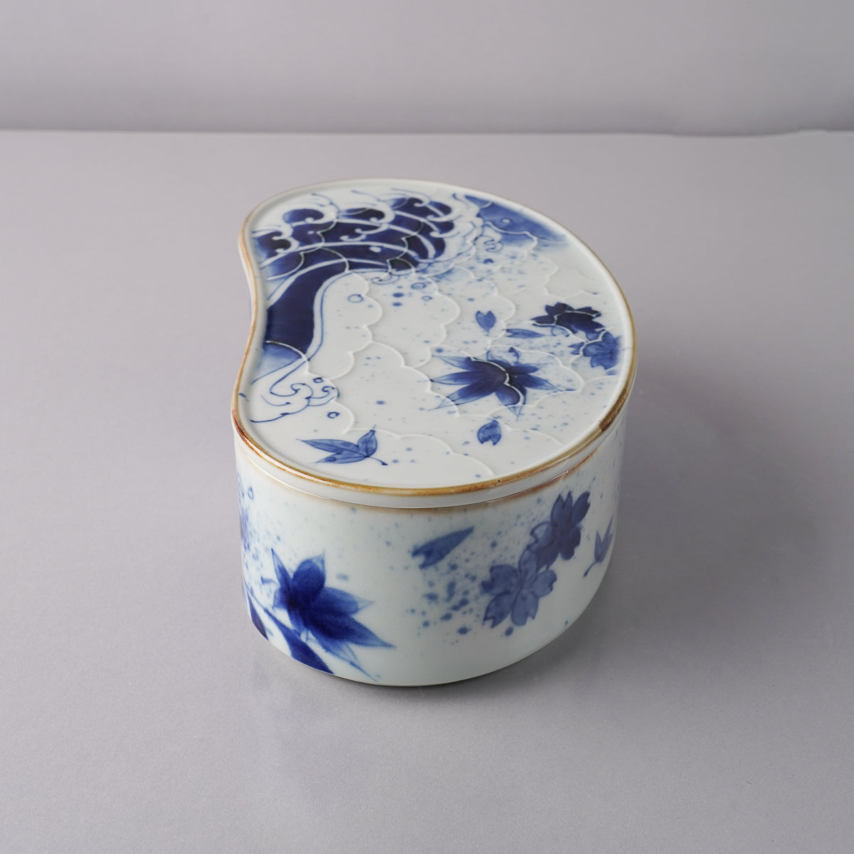 有田焼 染付 波濃春秋紋 繭型蓋物(ふたもの) 20cm Fukusen Studio1156