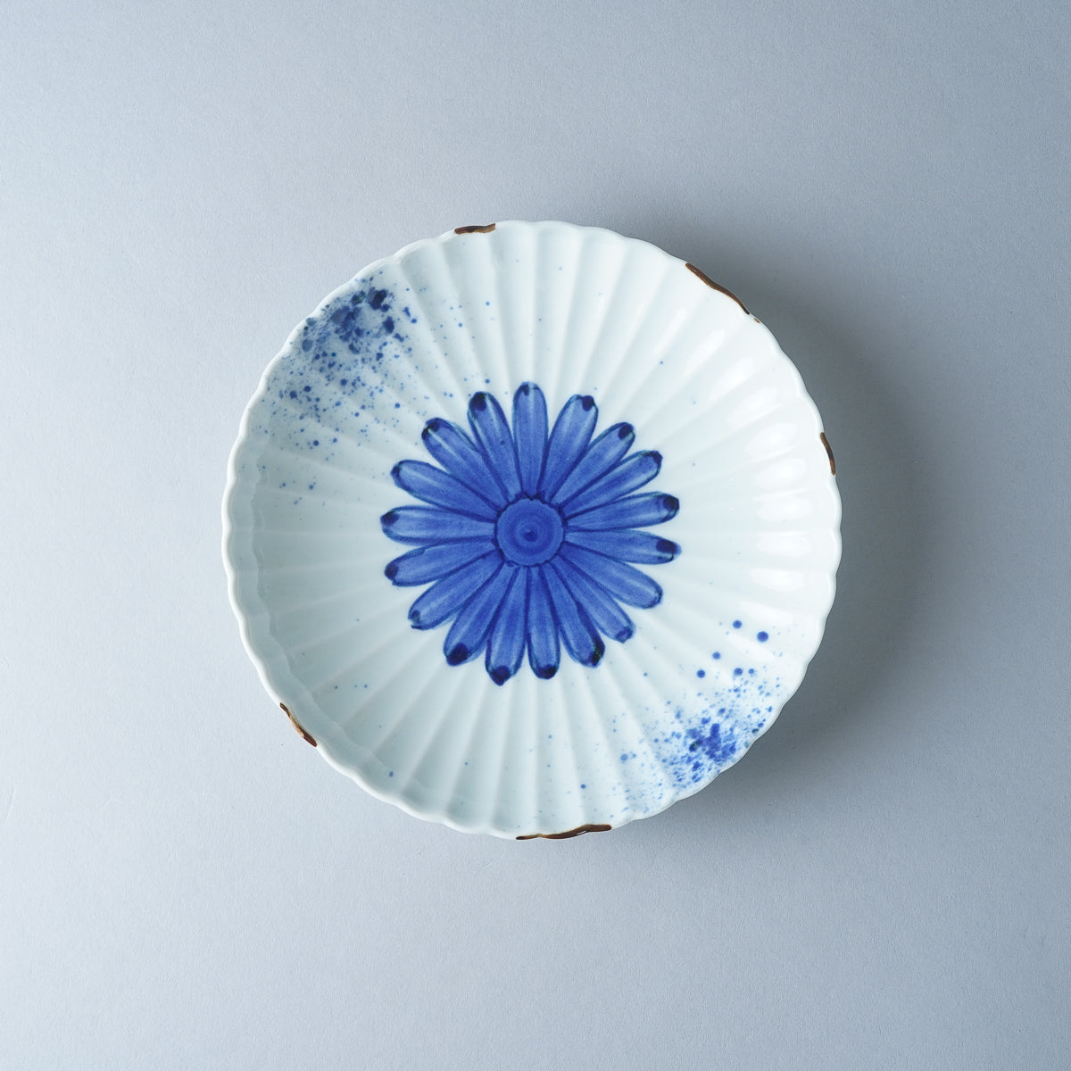 有田焼 染付花絵 薄手菊割取皿 16cm Fukusen Studio1156