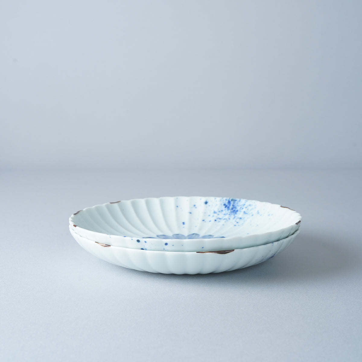 有田焼 染付花絵 薄手菊割取皿 16cm Fukusen Studio1156