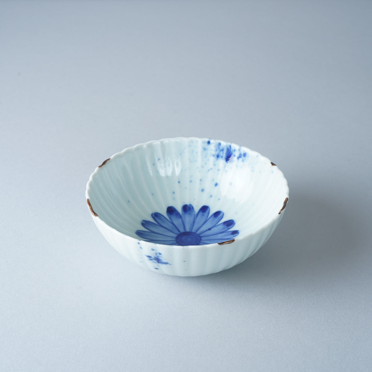 有田焼 染付花絵 薄手菊割小鉢 11.5cm Fukusen Studio1156