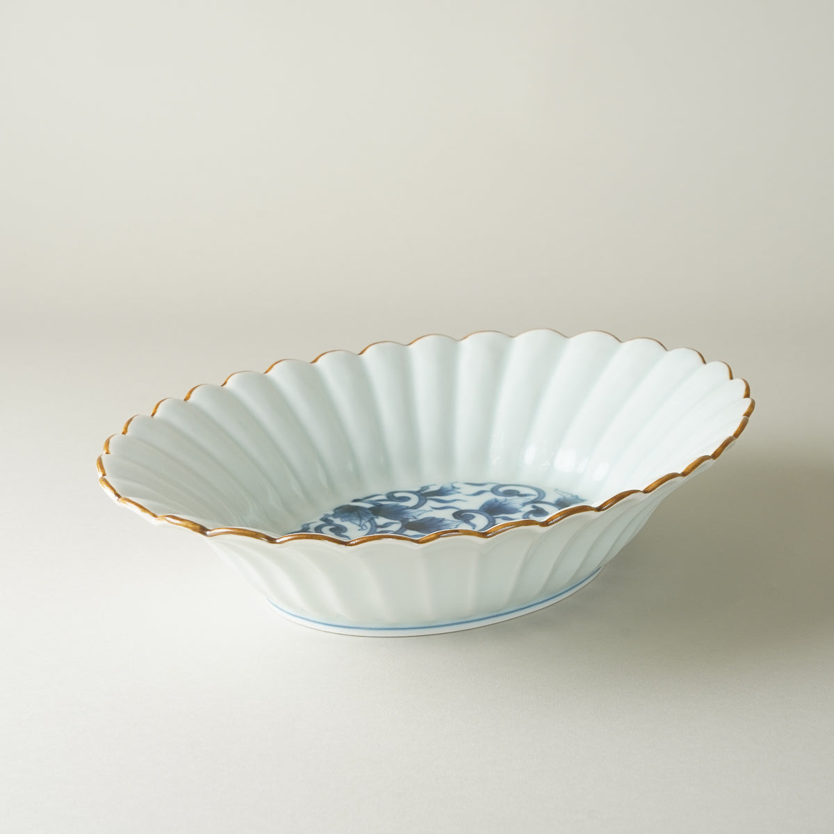 有田焼 菊型楕円鉢 古染唐草 25cm Housen Studio1156
