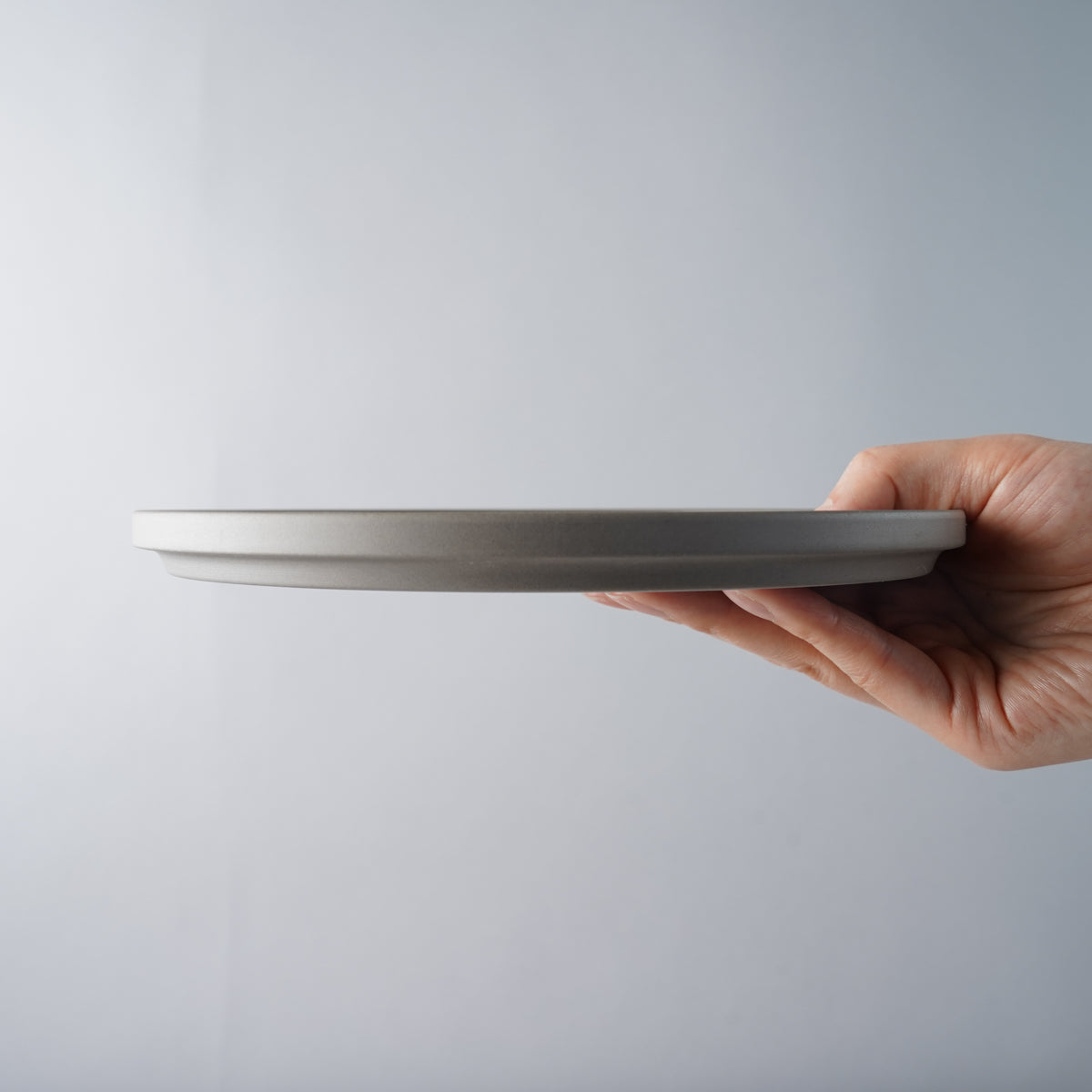 HASAMI PORCELAIN GREY プレート(M) 18.5cmの通販｜Studio1156