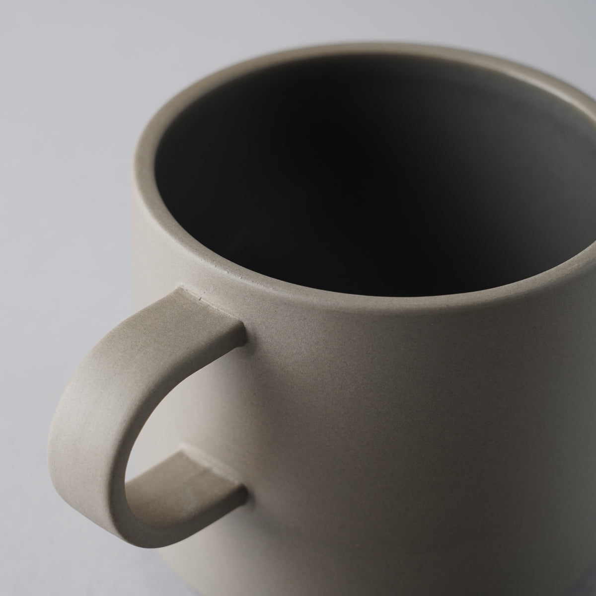 HASAMI PORCELAIN GREY マグカップ(S) 280mlの通販｜Studio1156