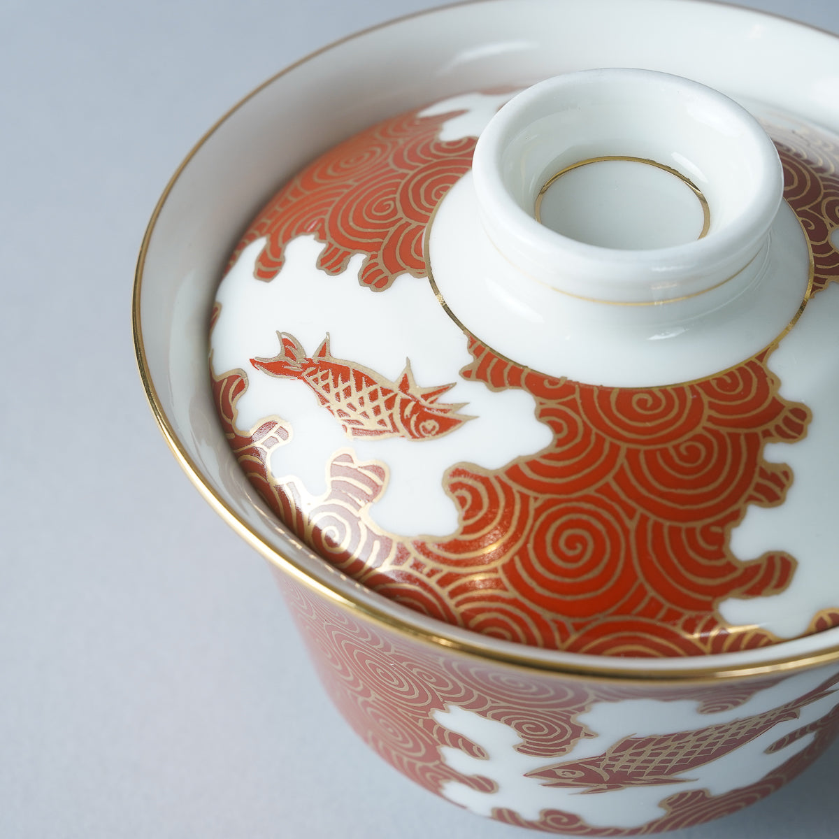 有田焼 錦朱巻金彩魚紋ユリ 蓋物(ふたもの)(小) 9cm/170ml Kouemon Studio1156