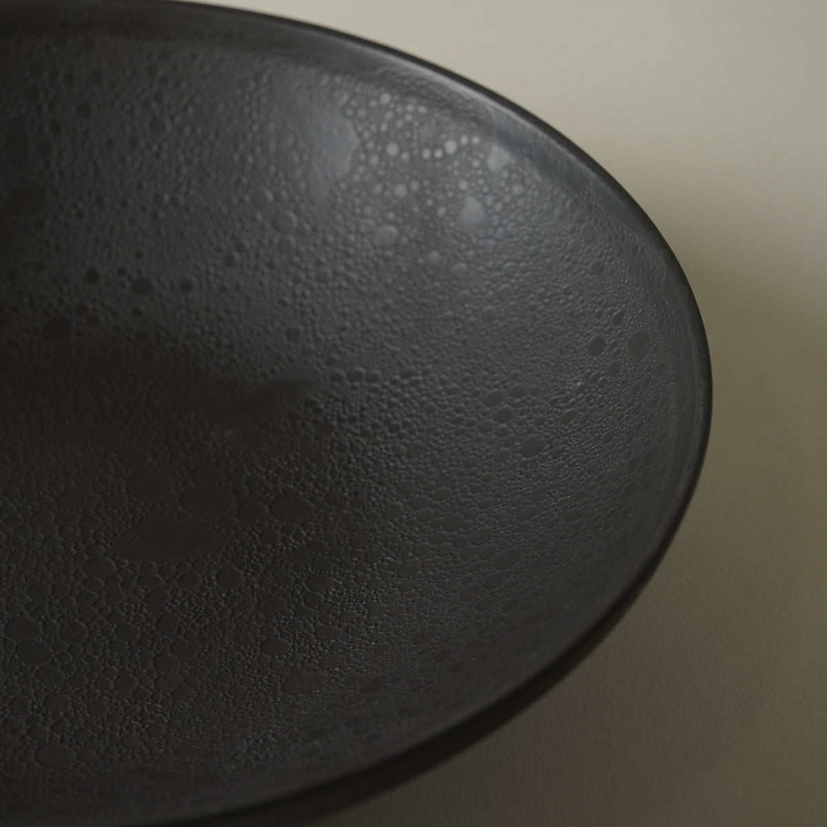 有田焼 frameボウル 18cm 黒泡化粧/白泡化粧 [強化磁器] Kichiemon Studio1156