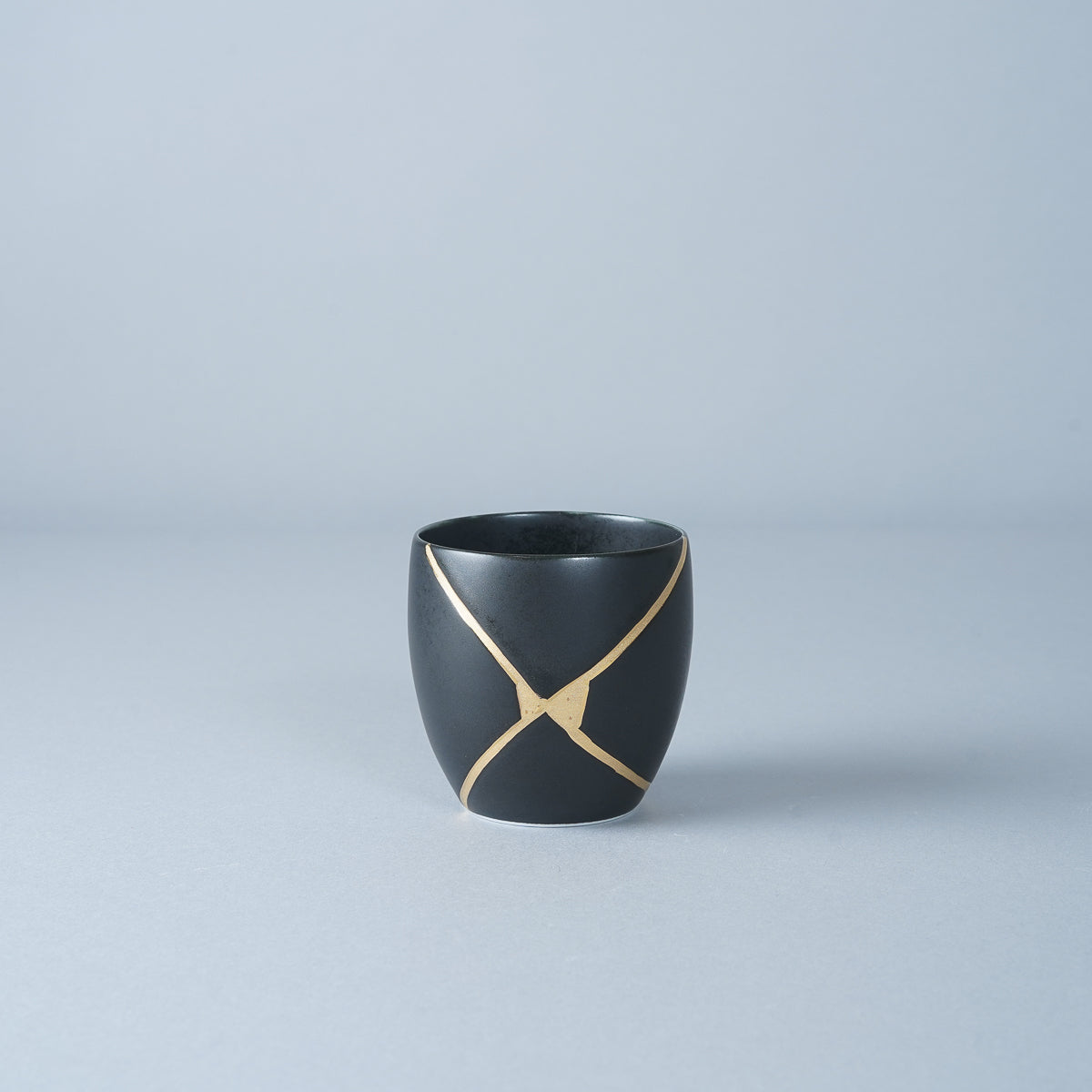 三川内焼 黒マット金継ぎ 片口酒器 290ml ぐい呑み 100ml ぐい呑み 100ml Hirado-kasho Studio1156