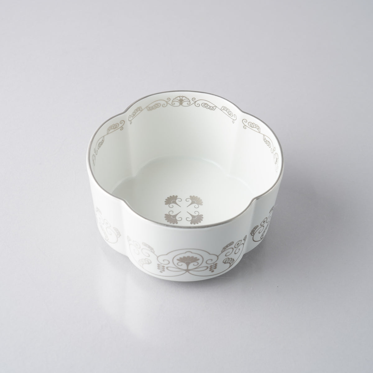 有田焼 ゆいからくさ 四つ葉形ボウル 11.5cm 白金 Kisen Studio1156