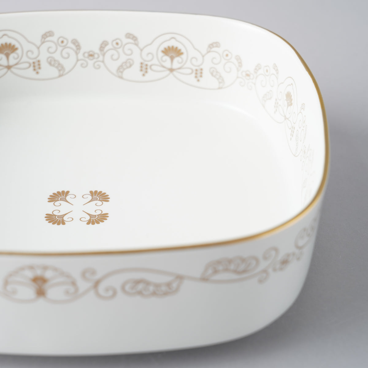 有田焼 ゆいからくさ なで角ボウル 18.5cm 金 Kisen Studio1156