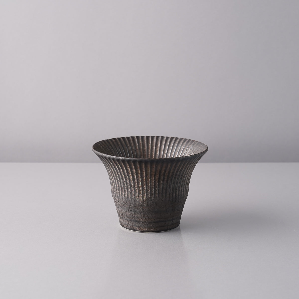 美濃焼 溶岩流 菊型小付 10cm [強化磁器] Mino-ware Studio1156