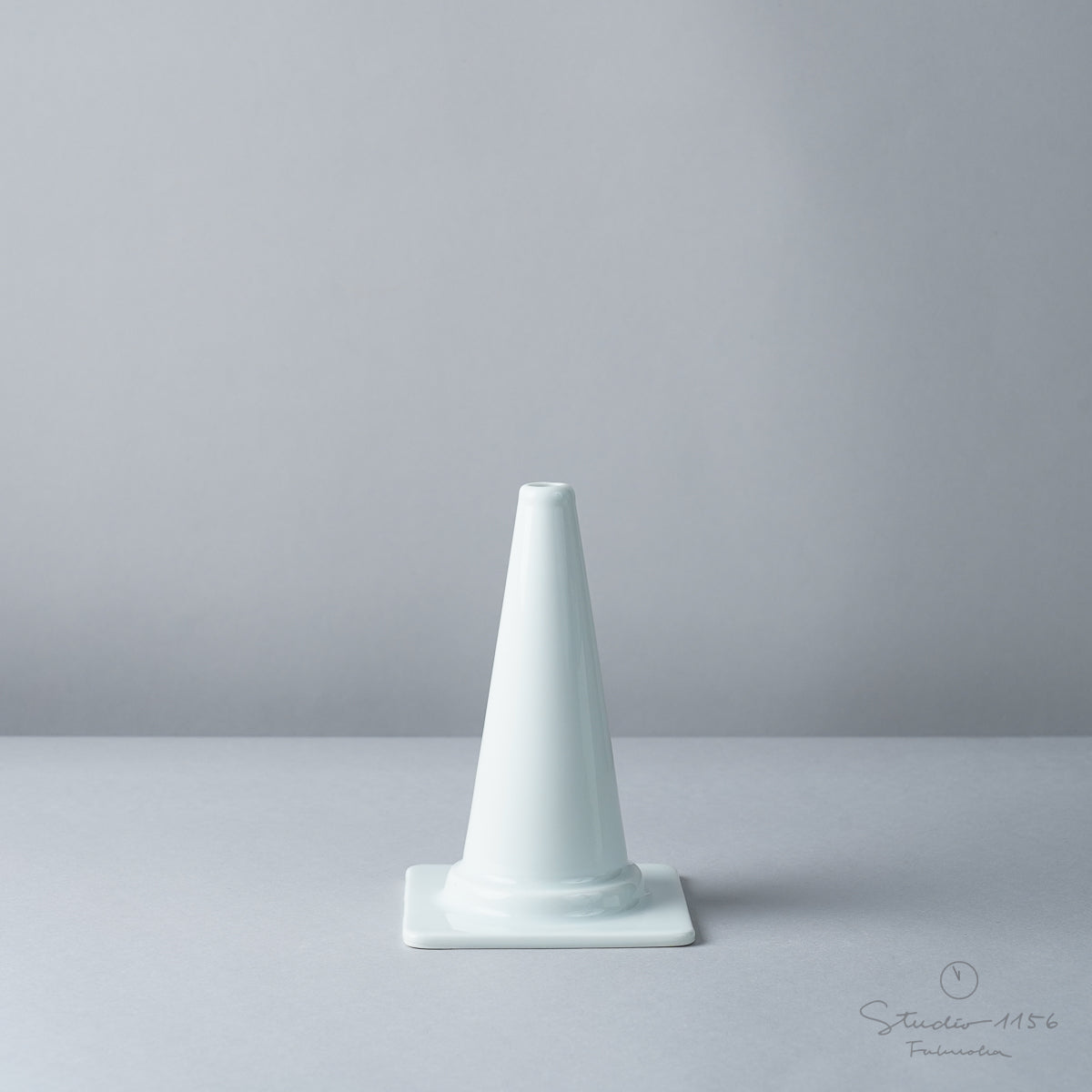 波佐見焼 CONE 一輪挿し 13cm ホワイト Maruhiro Studio1156