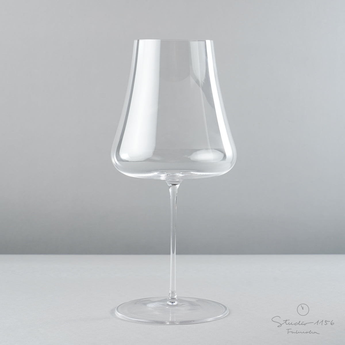 Stem Zero Volcano ホワイトワイングラス 700ml [食洗機対応] [ガラス食器] Nude Studio1156
