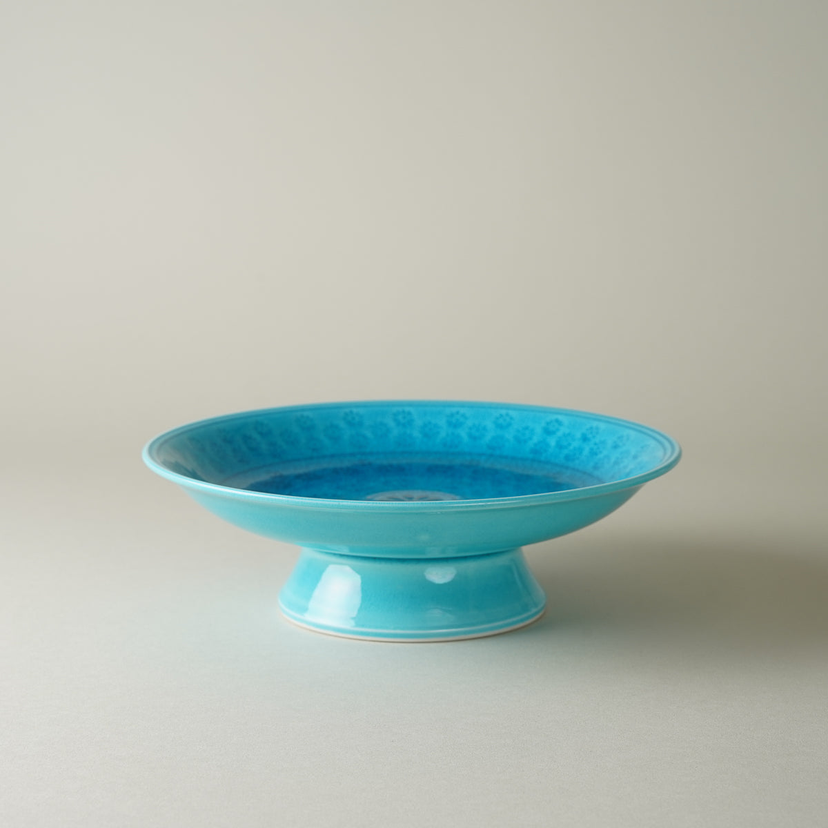 有田焼 青交趾三島彫 高台六寸皿 18cm [数量限定]